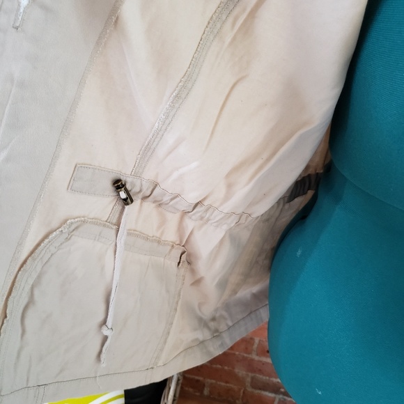 DB Cream Adjustable Jacket - Picture 3 of 5